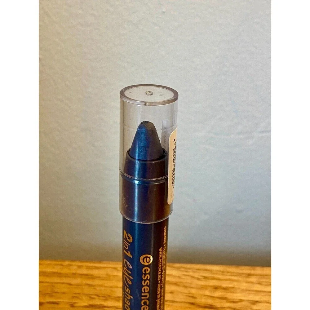 ESSENCE 2 IN 1 EYESHADOW &LINER WATERPROOF #05 Im Blue Rare Crayon